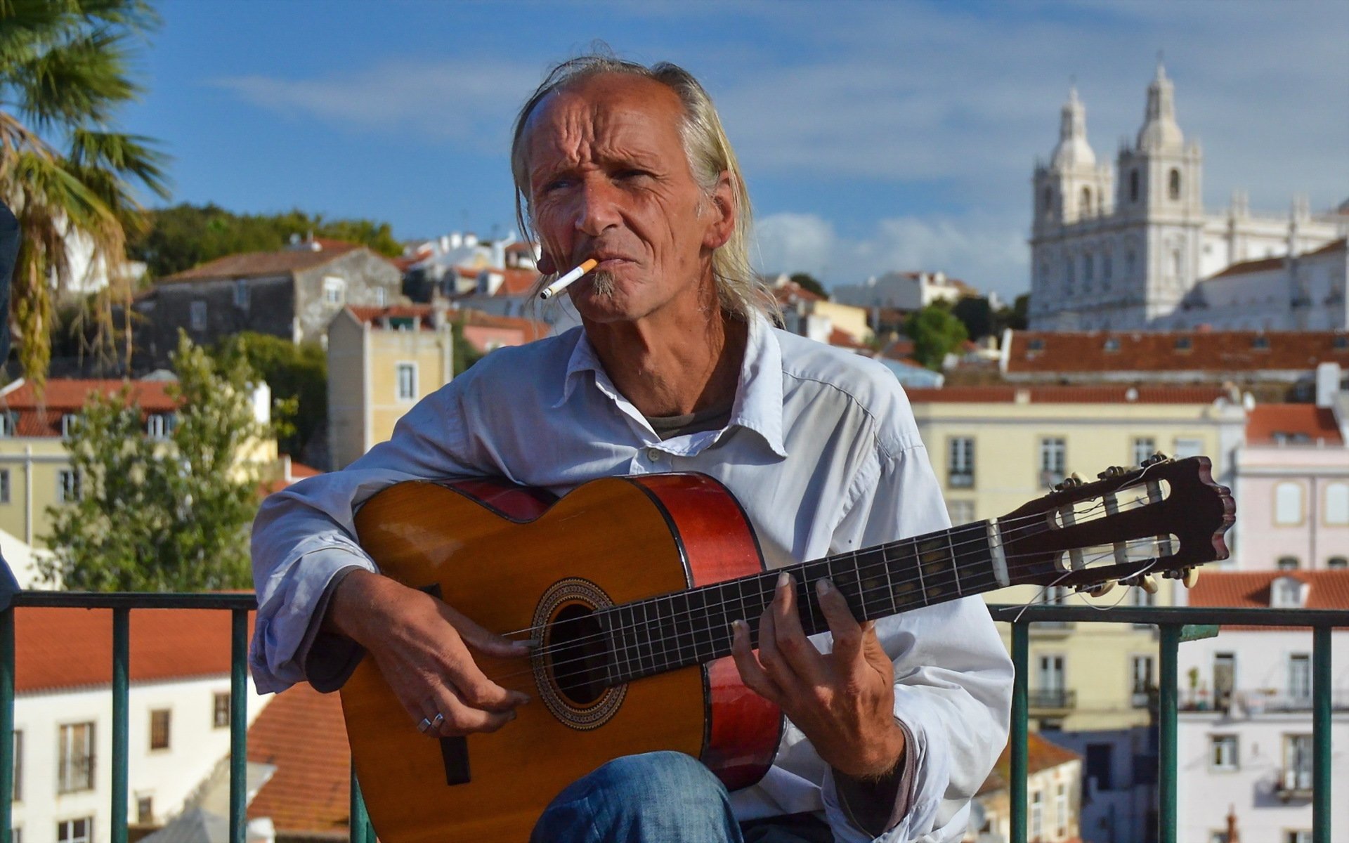 uomo chitarra musica