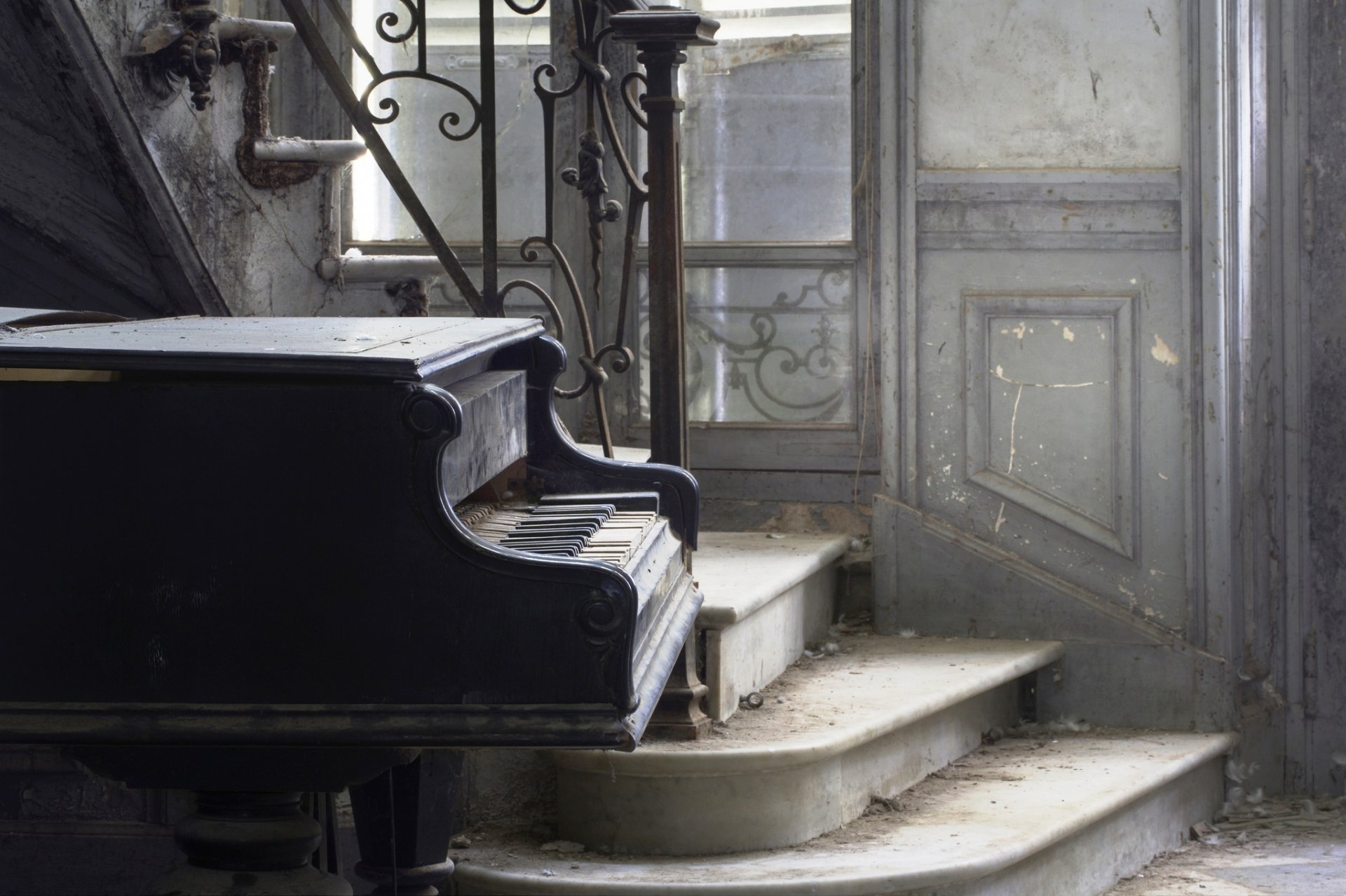 piano music stair