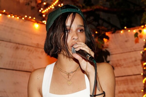 Zoya Kravitz sings into the microphone