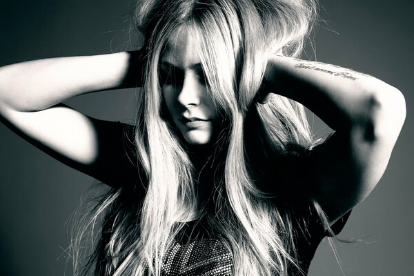 Black and white photos of singer Avril Lavigne