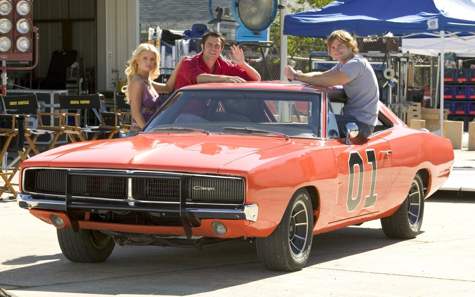 cretini di hazzard schivare caricatore generale lee 1969 dodge caricatore muscle car muscle car arancione anteriore film attori johnny knoxville johnny knoxville seann william scott jessica simpso