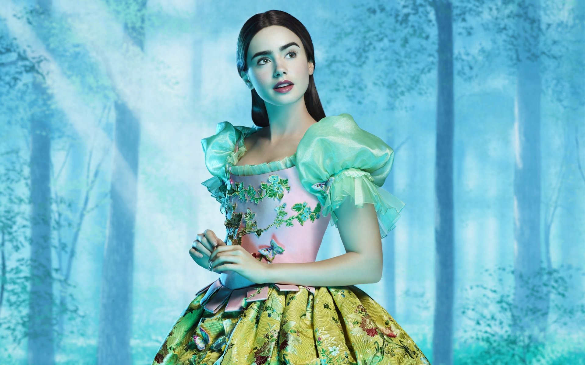 schneewittchen die rache der zwerge spiegel spiegel an der wand film prinzessin wald apfel lily collins märchen