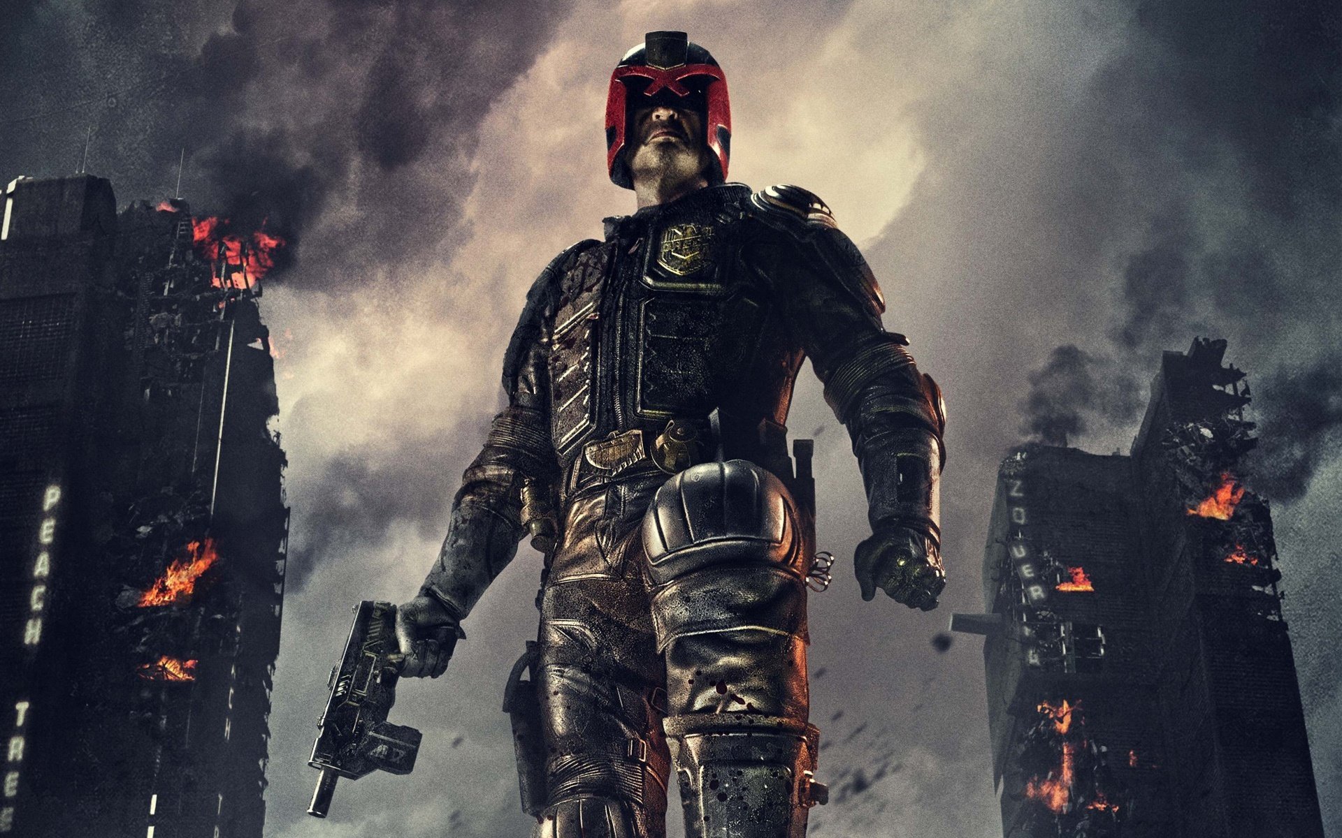 sędzia dredd dredd karl urban pistolet przyszłość płonący wieżowiec