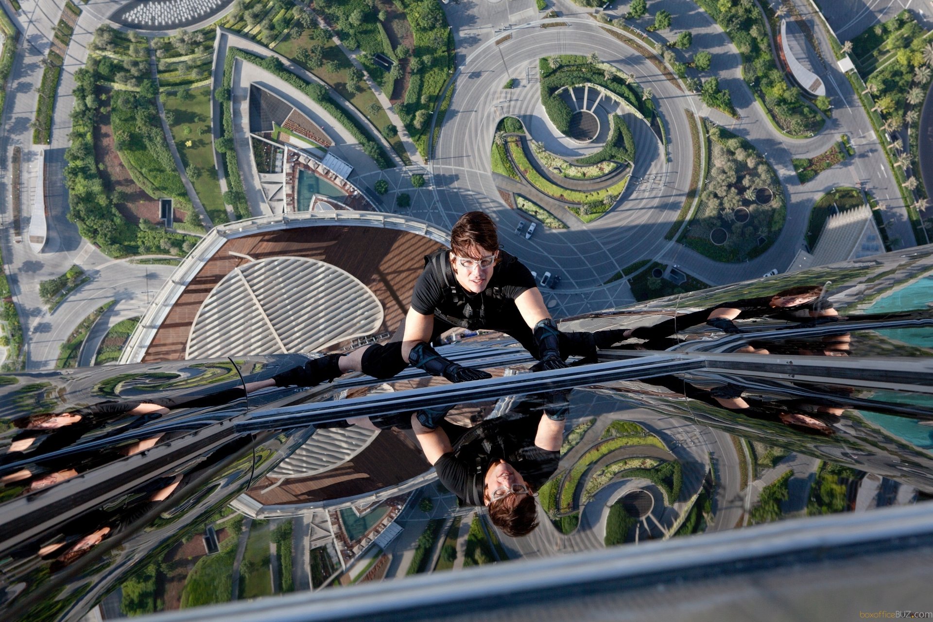 misión imposible protocolo fantasma misión imposible: protocolo fantasma tom cruise actor edificio reflexión