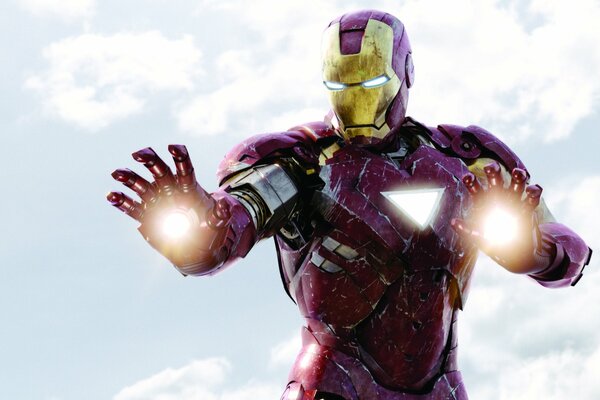 Iron Man de los Vengadores usa su superpoder