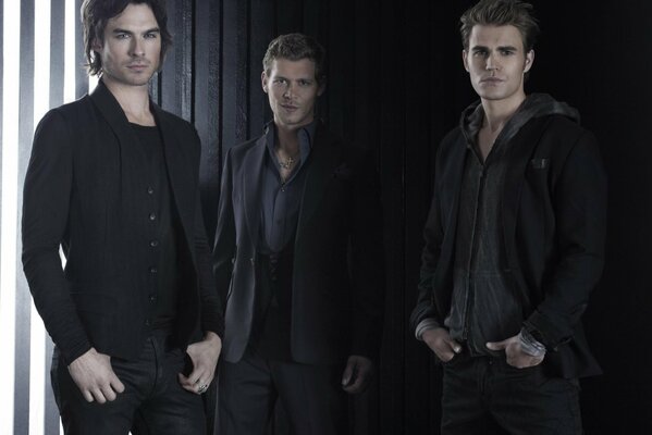 Fotos von Helden aus der Serie Vampire Diaries .