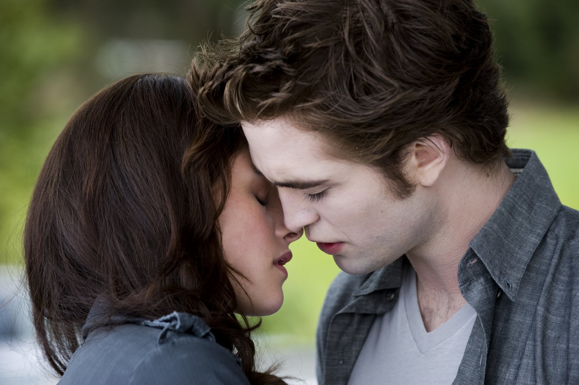 twilight bella swan edward cullen kuss paar mädchen freund schauspieler robert pattinson schauspielerin kristen stewart moment