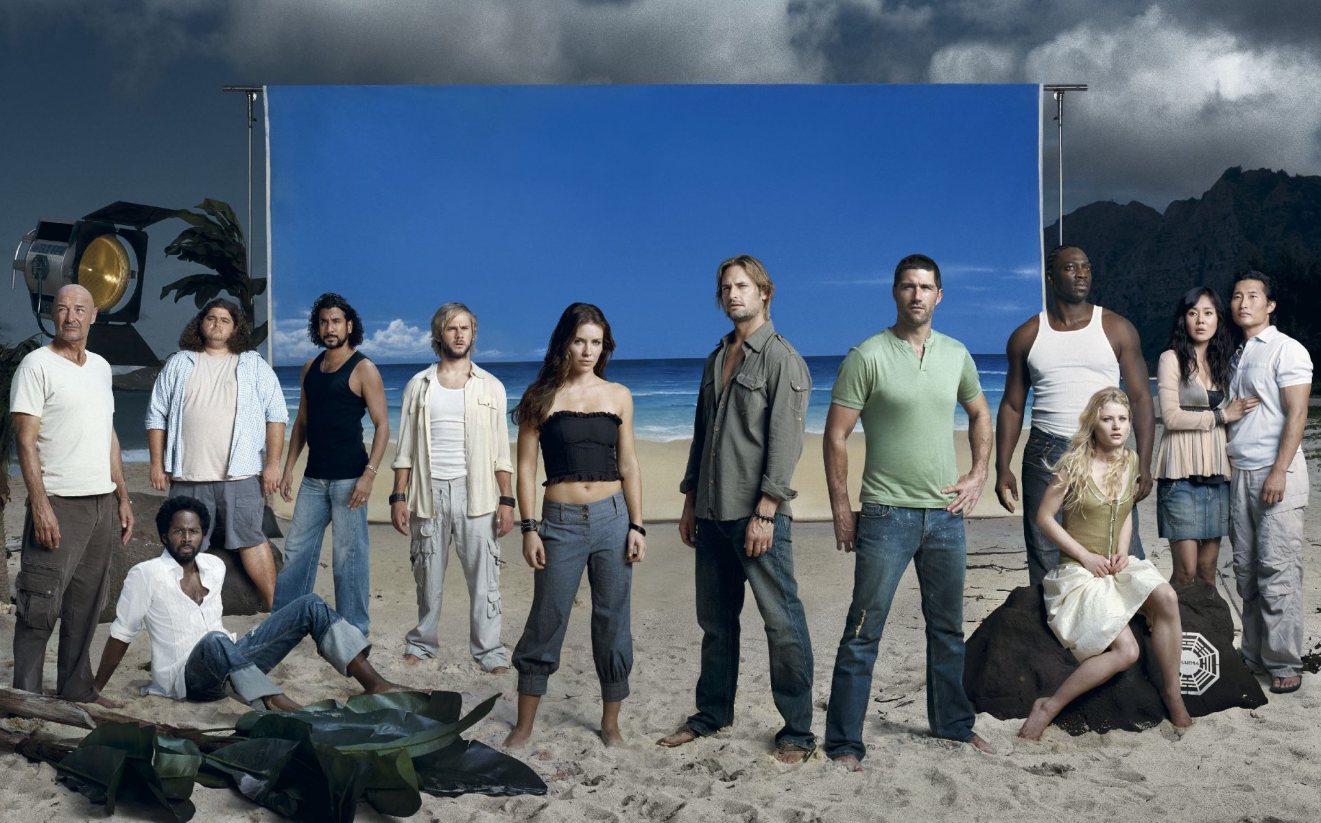 Lost stay alive Matthew Fox Evangeline Lilly Josh Holloway Terry O Quinn Naveen Andrews Jorge Garcia Michael Emerson Emily De Ravin Daniel Dae Kim Yun-jin Kim island beach