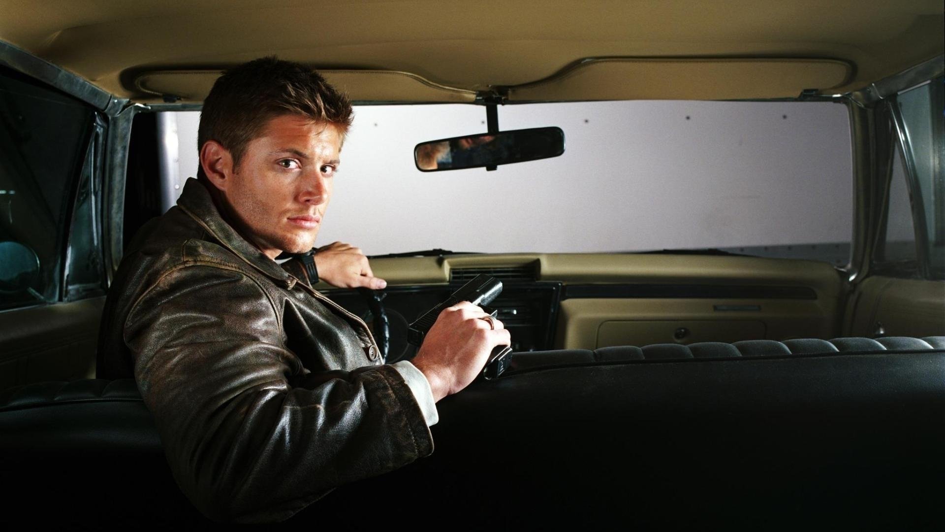 sobrenatural jensen ackles dean jensen actor. coche morena