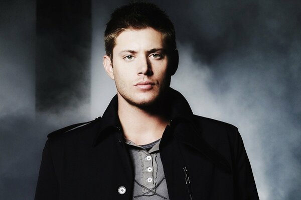 Brunette Jensen Ackles acteur de Supernatural