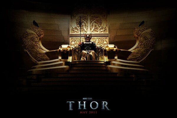 Przebój filmowy Thor, bóg siedzący na tronie Asgardu w świątecznej szacie i z regaliami