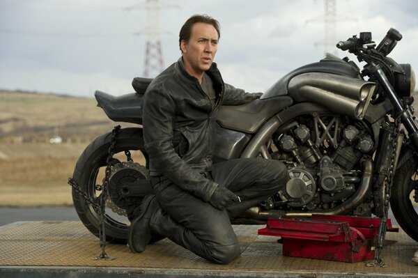Nicolas Cage con la bici di Ghost Rider