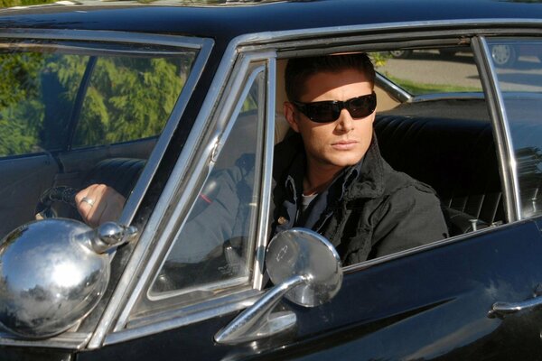 Dean Winchester dans Impala