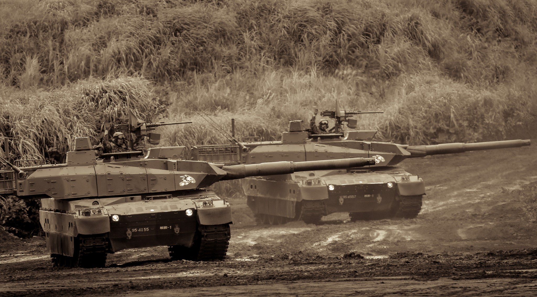 chars boue véhicules blindés armée