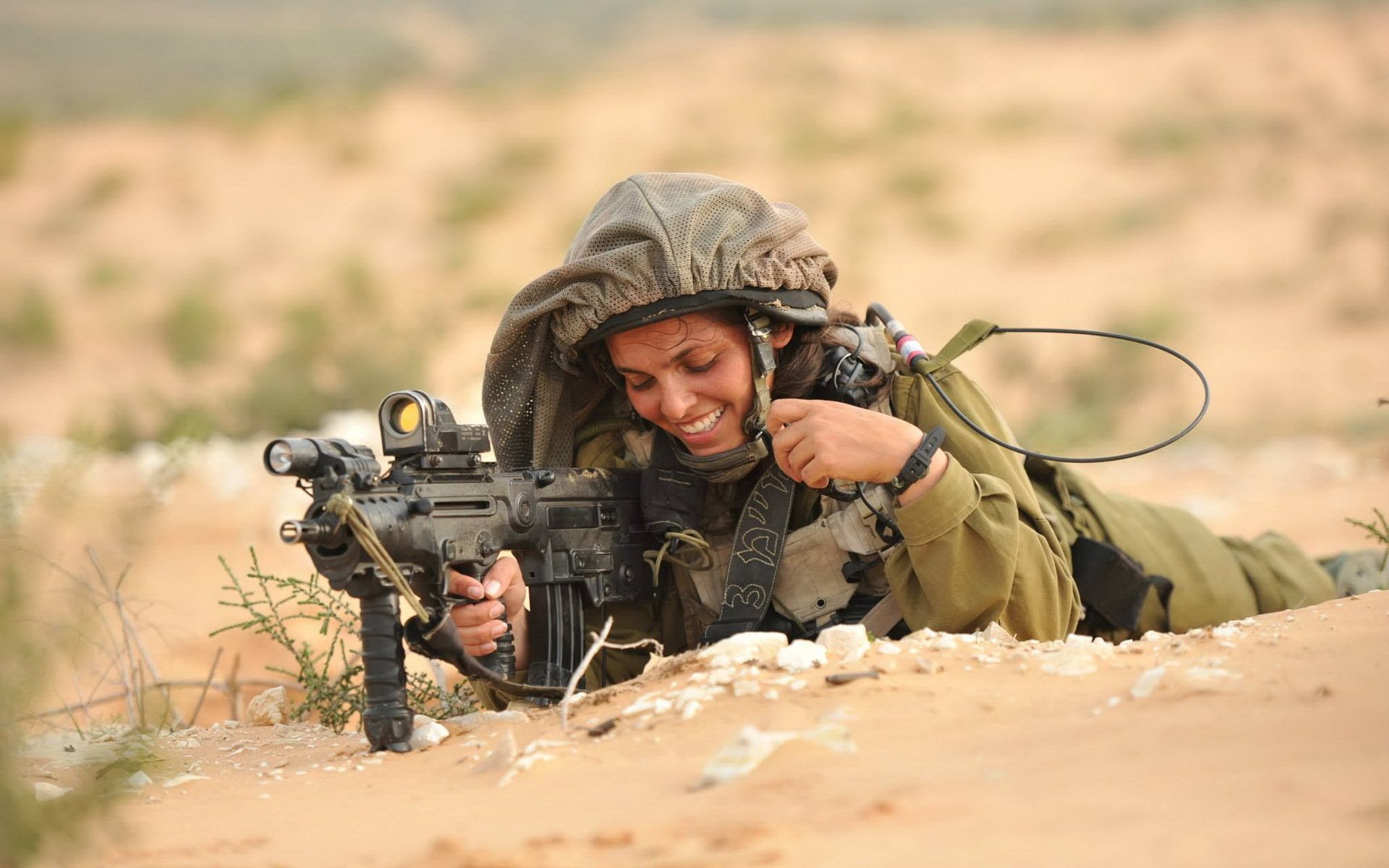 israeli defence force girl men weapon