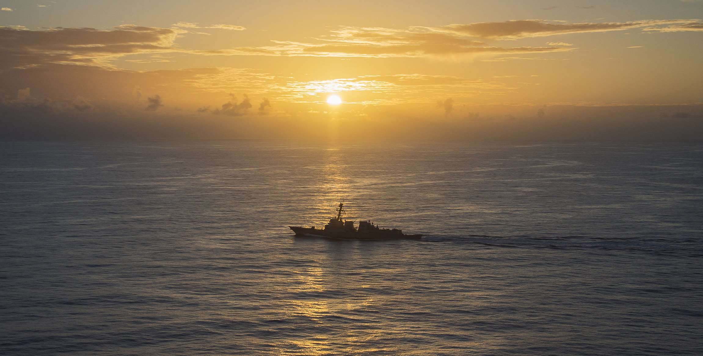 uss michael murphy ddg 112 cacciatorpediniere missilistico mare delle filippine nave tramonto arma