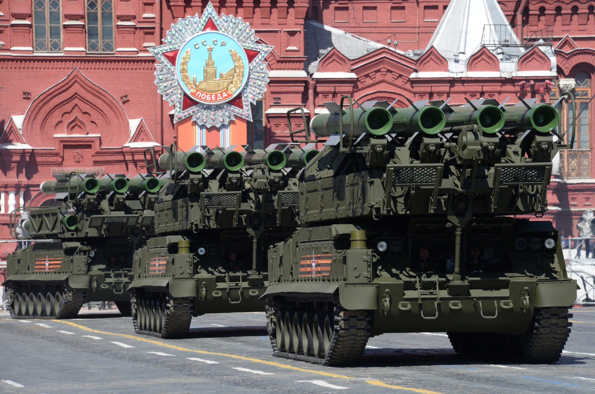 buk-m1-2 misiles antiaéreos complejo autopropulsado instalación plaza roja