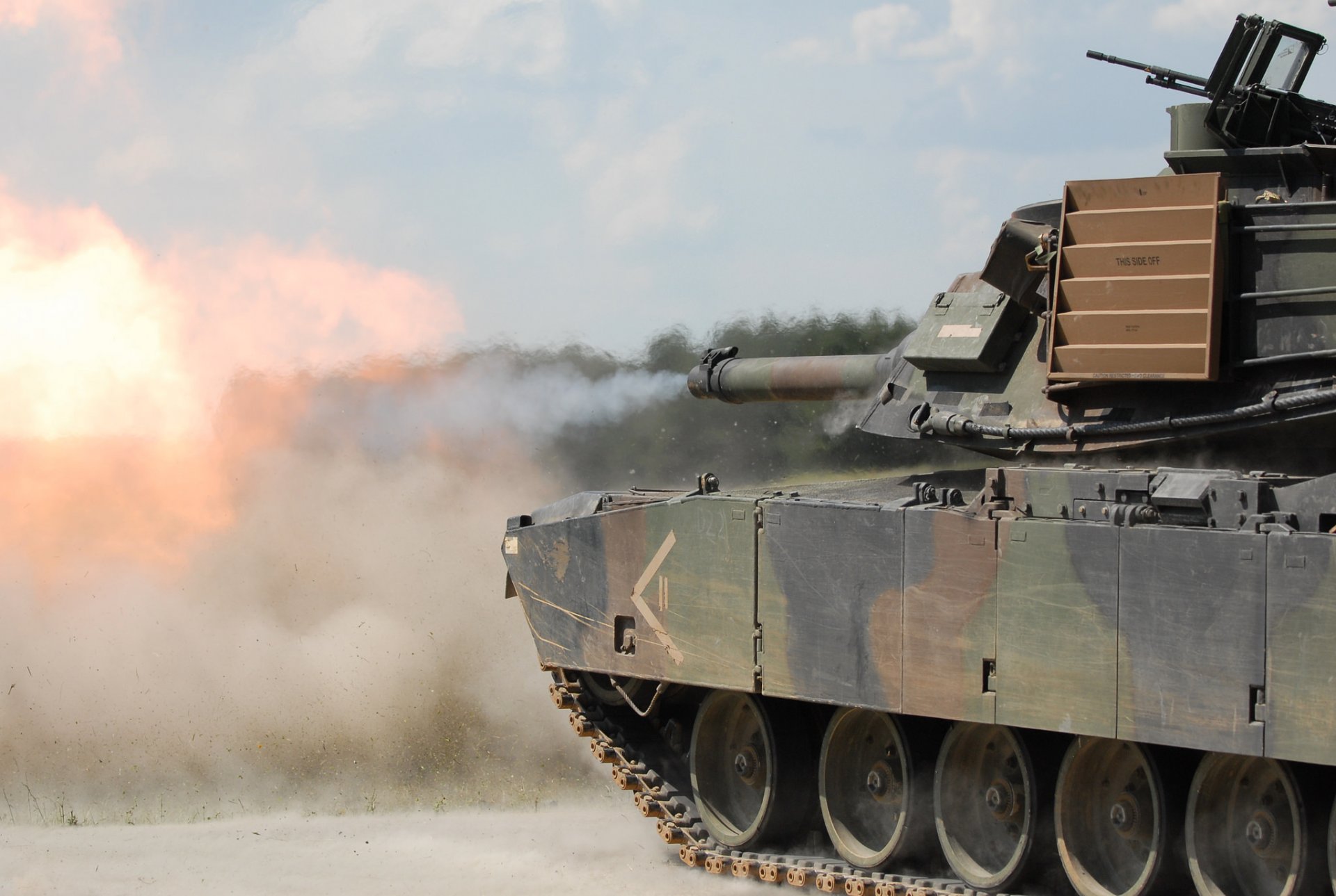 m1a2 abrams tank armored vehicle