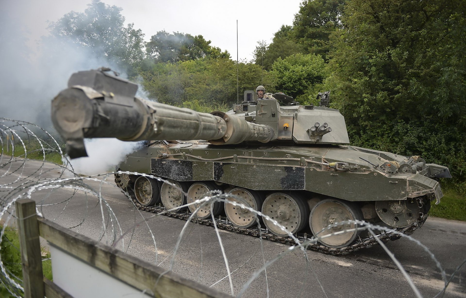 challenger 2 czołg broń armia