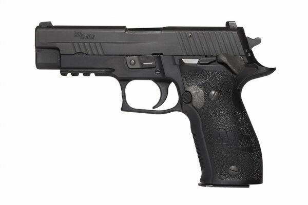 Zdjęcia broni. Pistolet P226 na białym tle