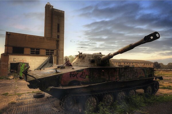 Tanque demonio en la plataforma de piedra