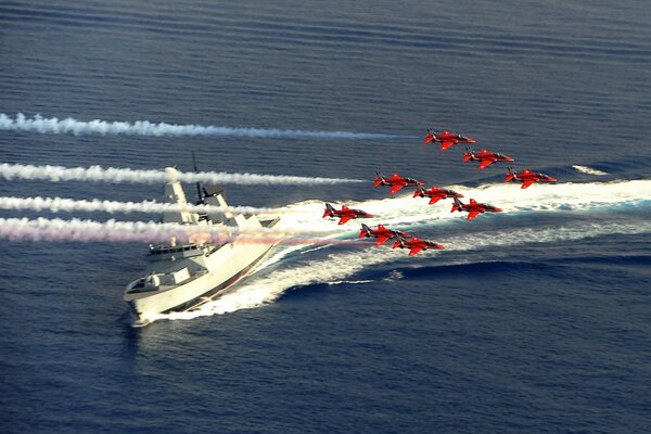 Frecce rosse in bilico sull oceano