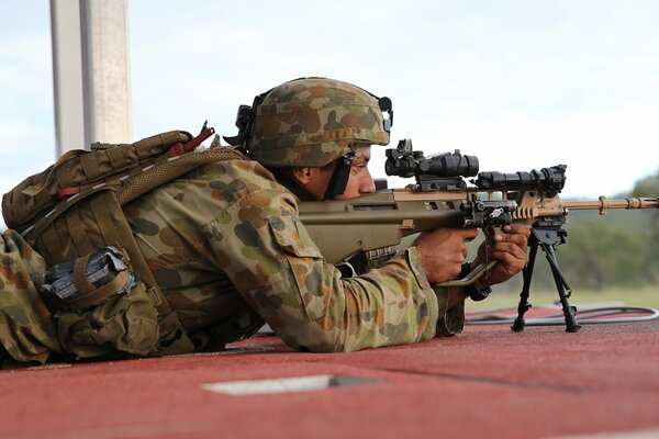 Soldado tirador. Entrenamiento, preparación. Tiroteo