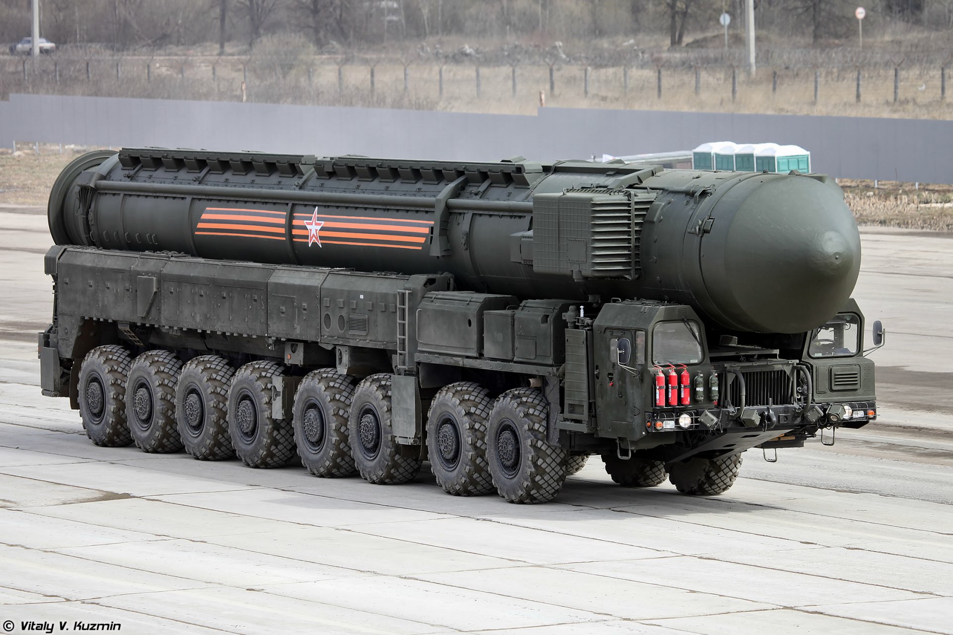 rs-24 yars missile icbm bombe arme nucléaire alabino défilé de la victoire 9 mai forces armées de la fédération de russie troupes de missiles stratégiques rvsn