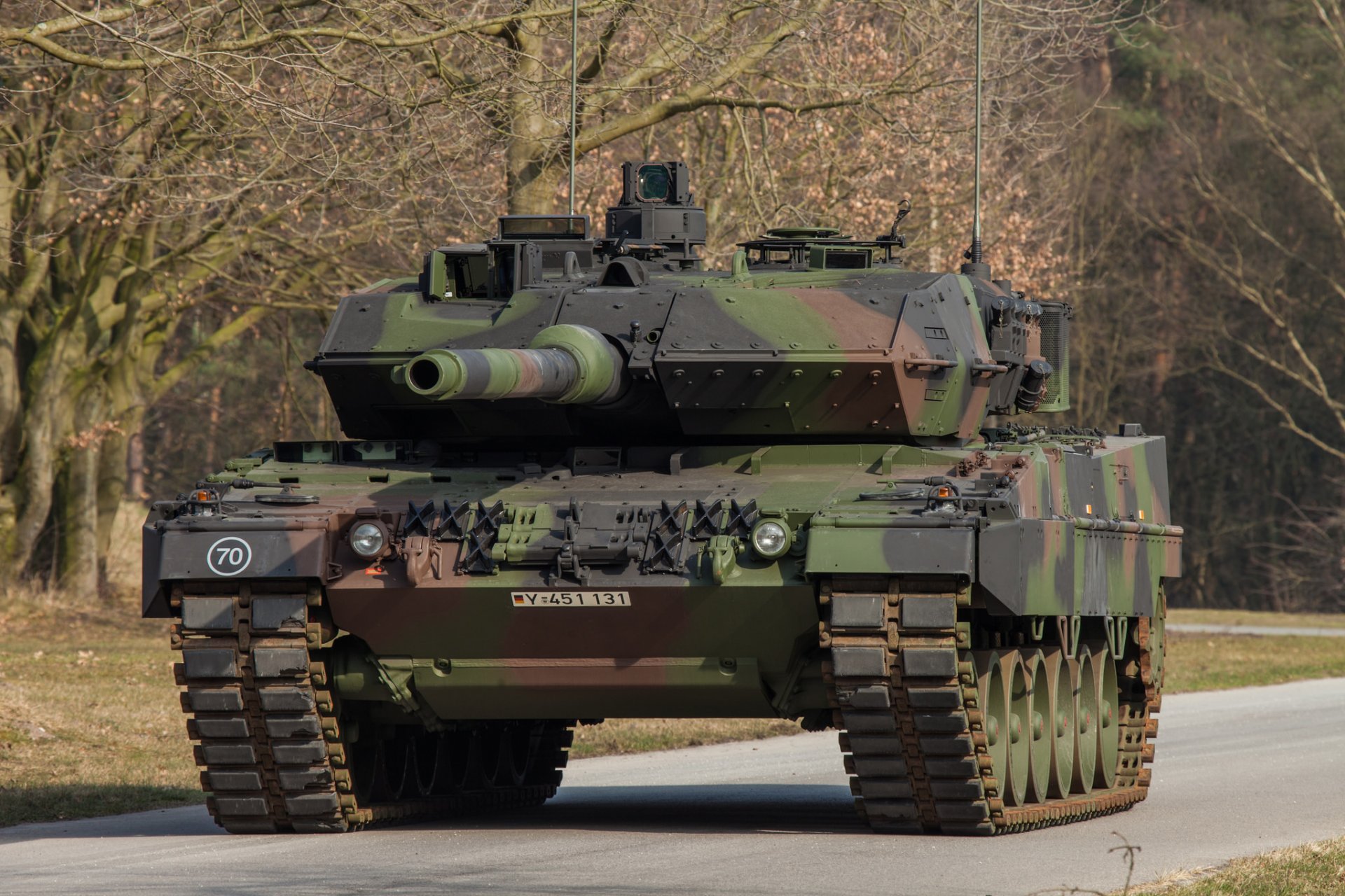 leopard 2a7 battle tank