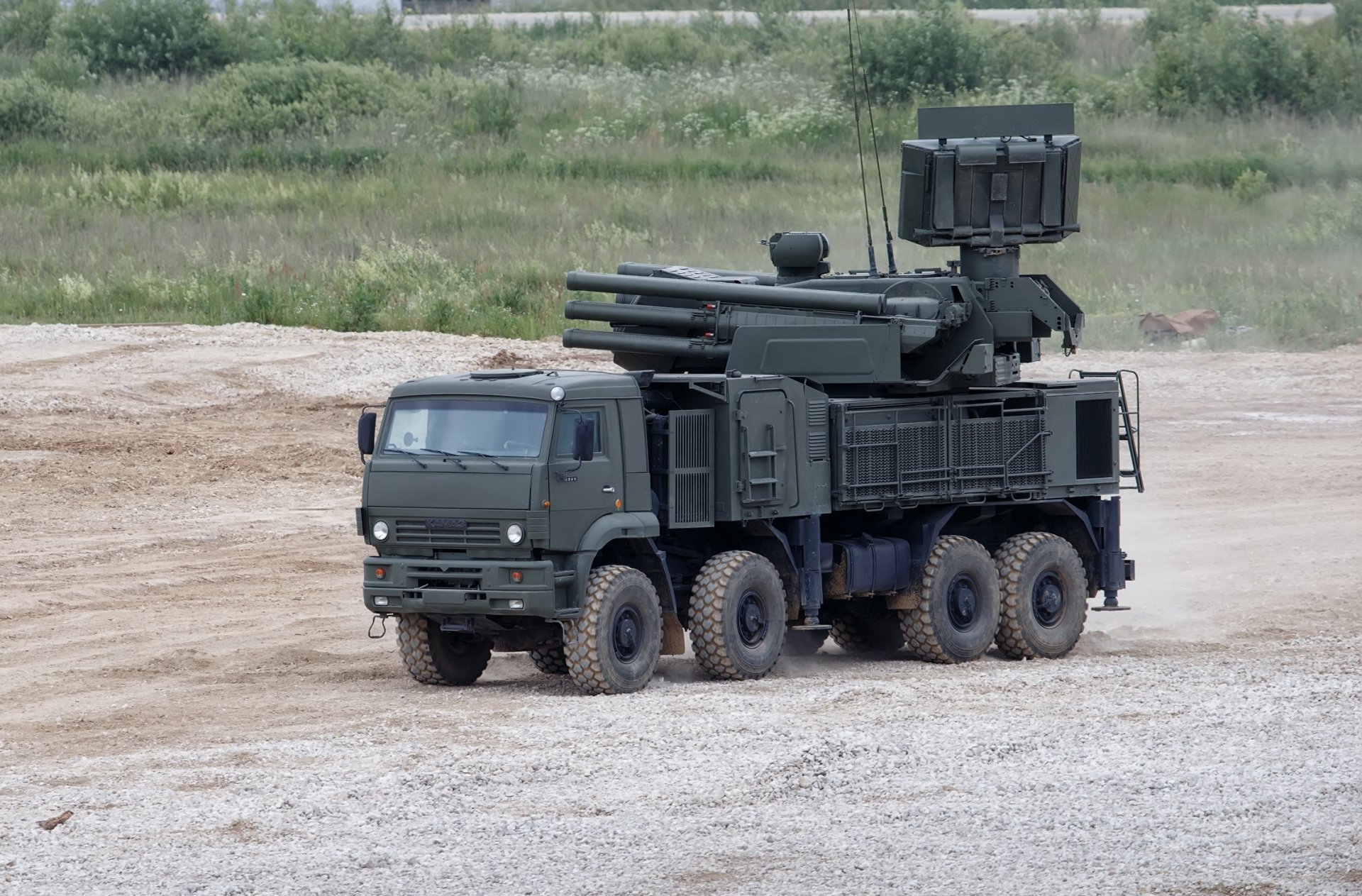 carapace-c1 russe automoteur antiaérien lance-roquettes complexe zrpc arme polygone