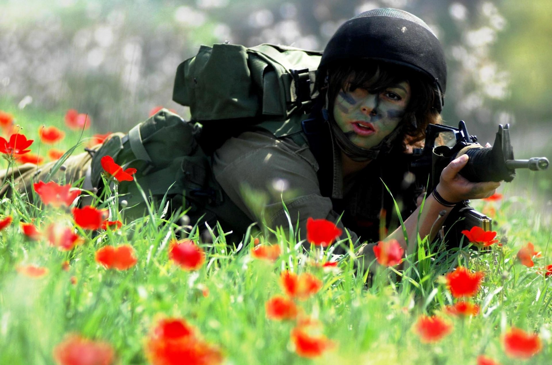 idf israel zahal aoi girl soldier soldier grass flowers red poppies carbine uniform uniform m4a1