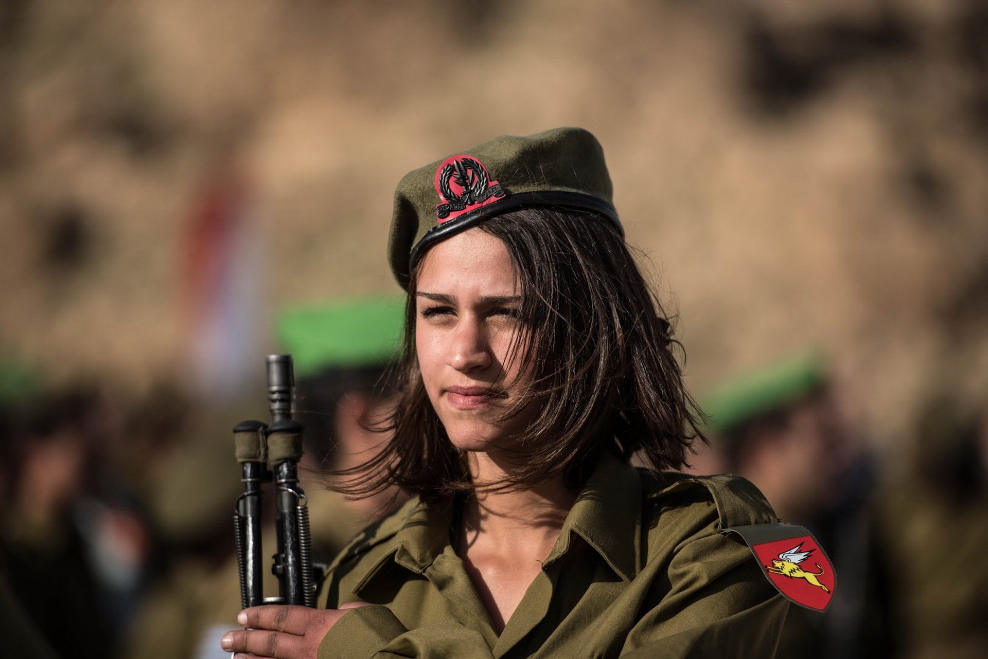 israel defense forces girl men weapon