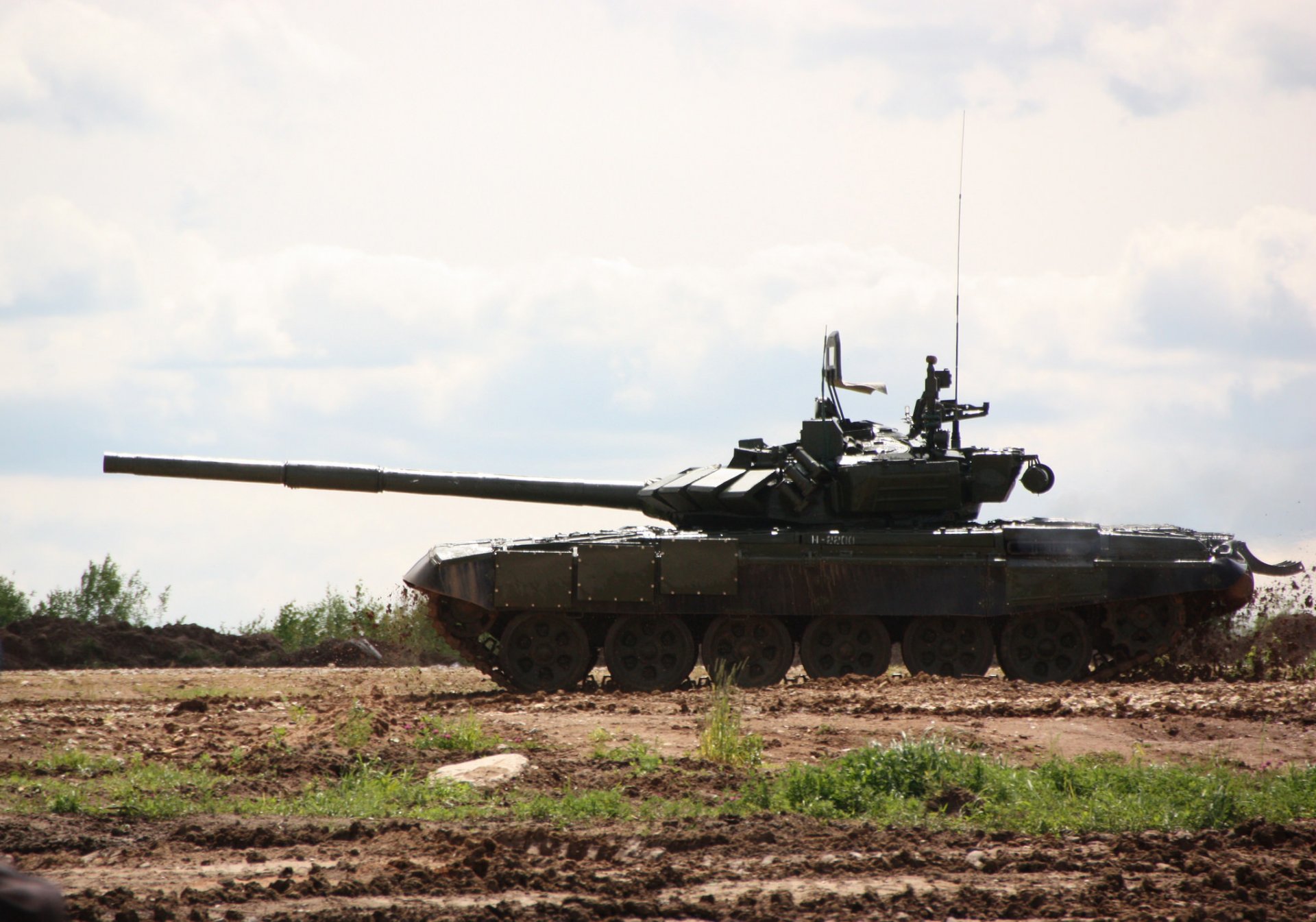 t-90 czołg poligon pojazdy opancerzone