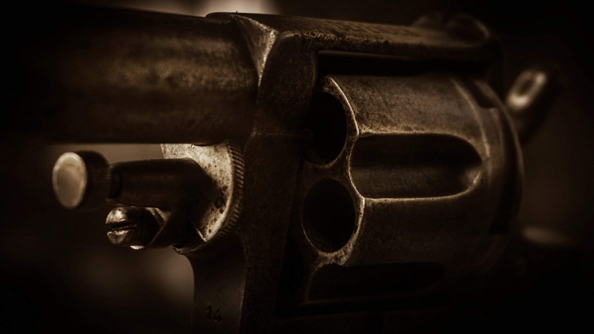 nagan revolver arma macro