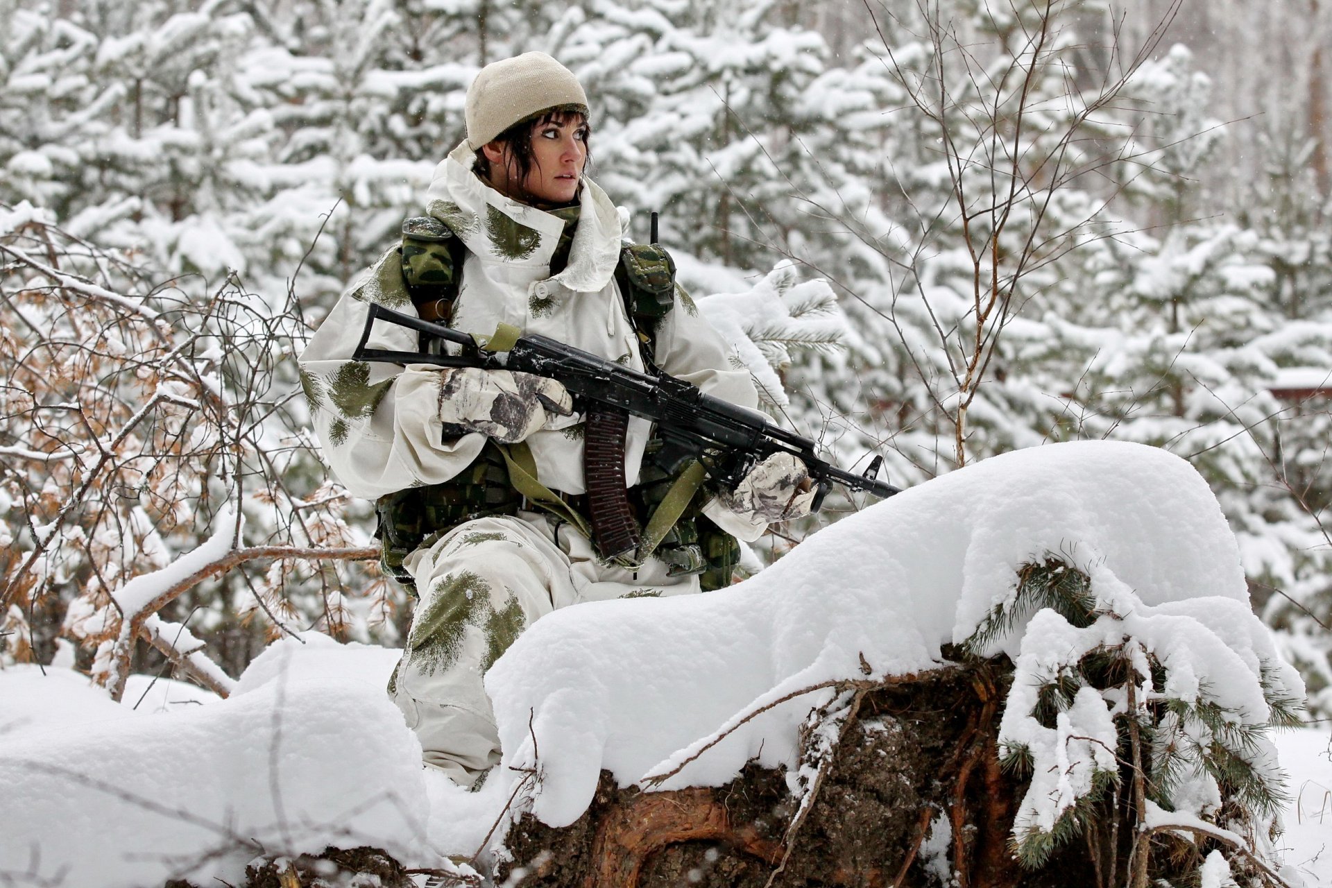 automatisch wald schnee winter tarnung mädchen ak-74m ak-74