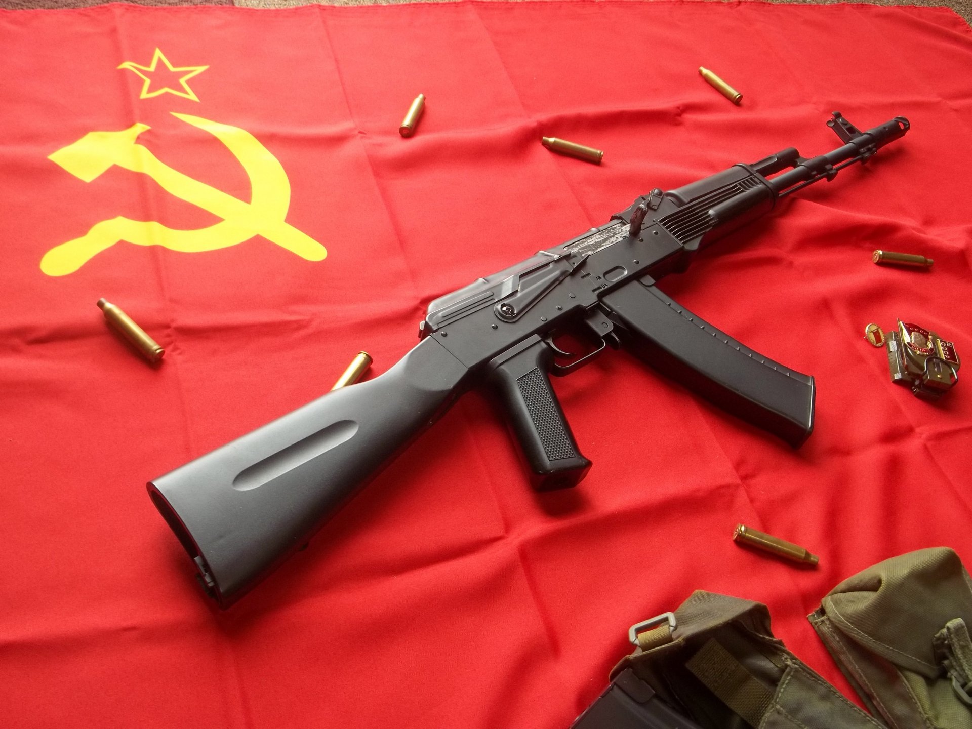 kalashnikov bandera urss hoz y martillo estrella roja