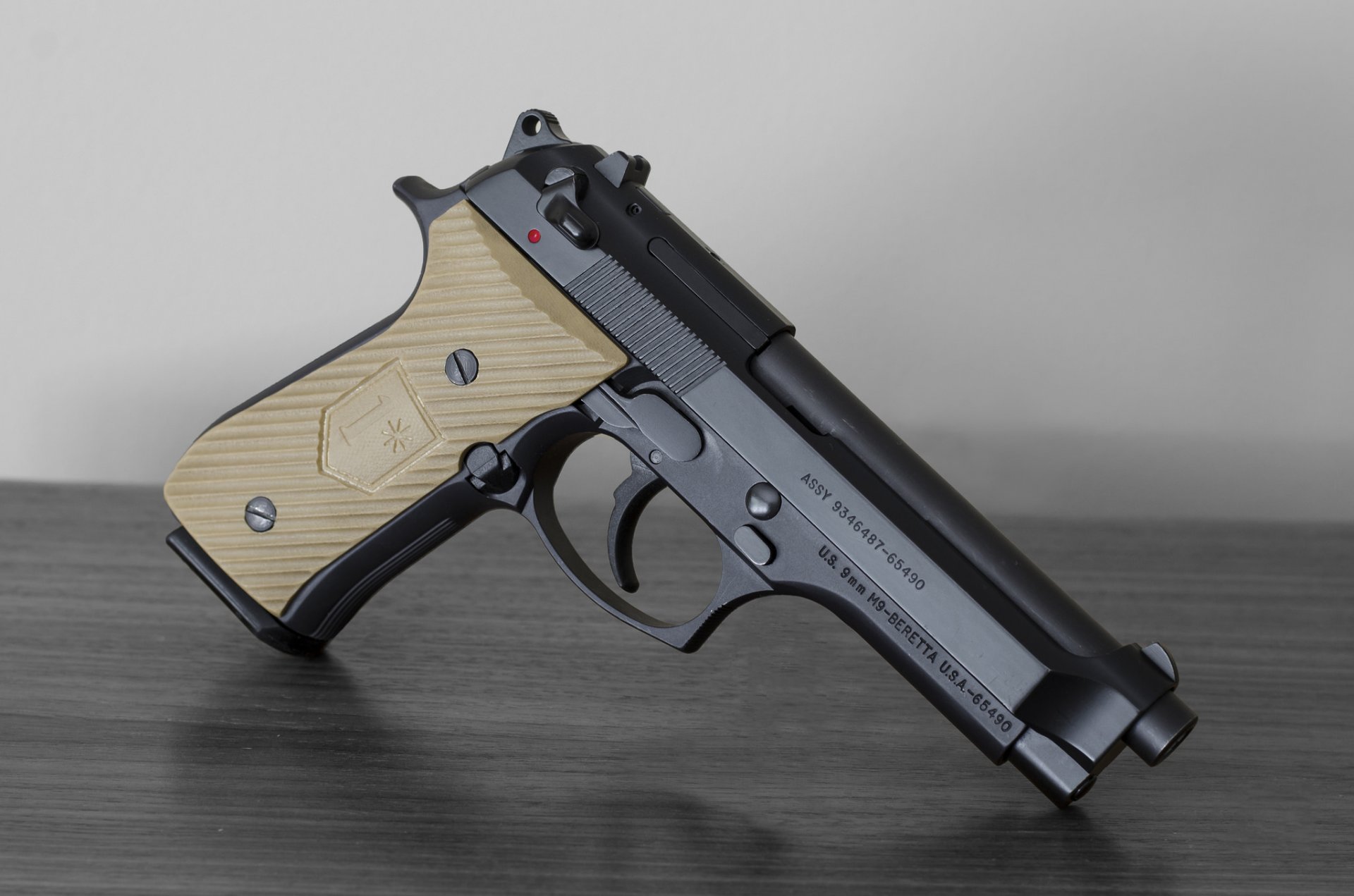 beretta m9 auto-charge pistolet arme