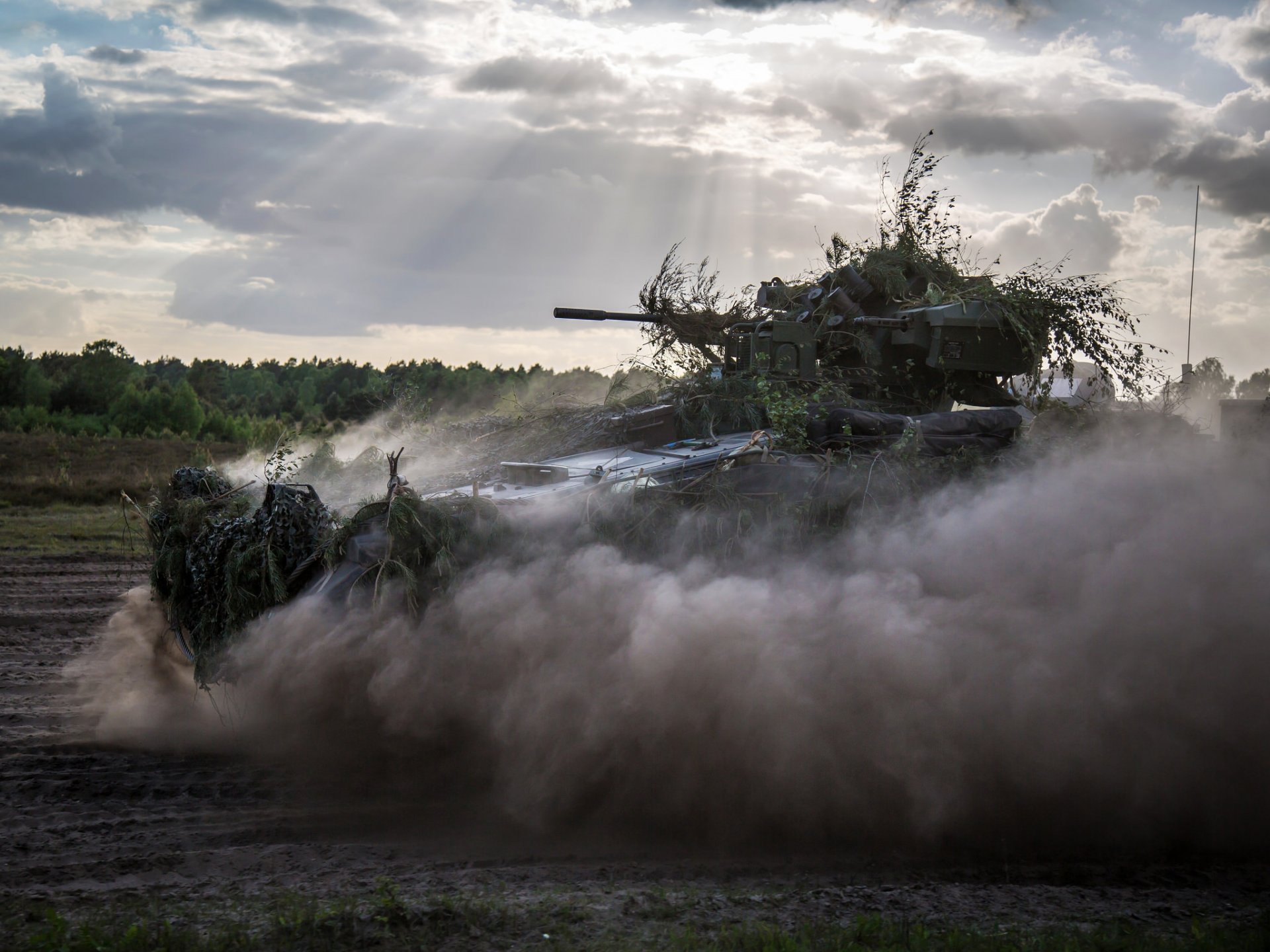 marder 1a3 bojowy pojazd piechoty bmp niebo pył