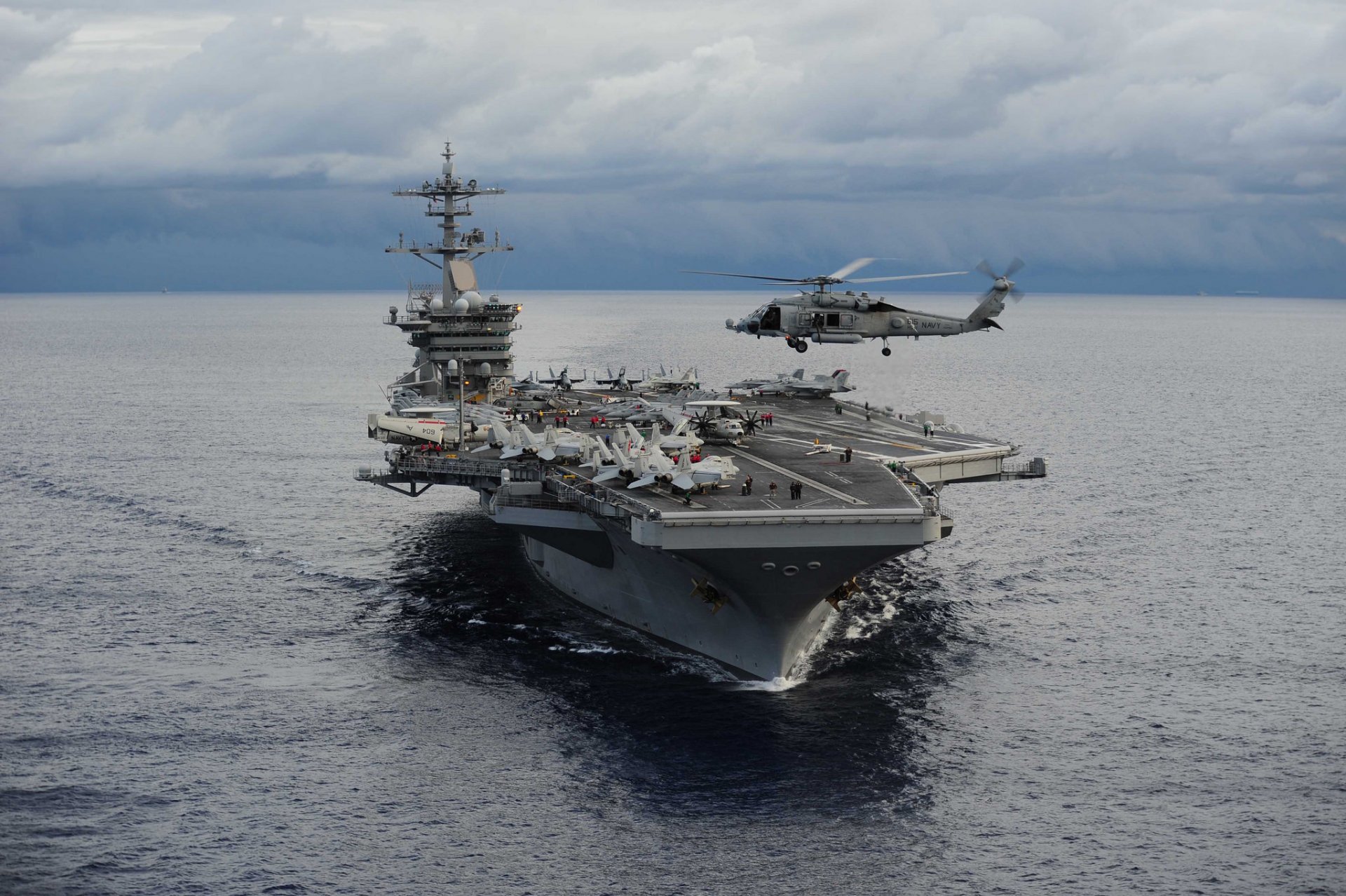 uss theodore roosevelt cvn 71 portaaviones tipo nimitz océano sh-60f sea hawk