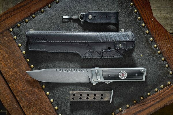 Комплект холодного оружия: нож, чехол, рукоять, ремешок