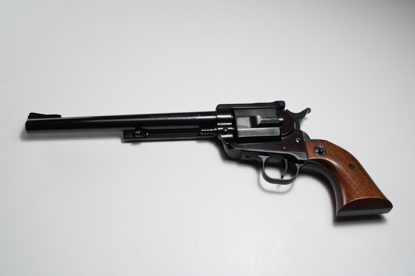 Ruger Revolver mit Holzgriff