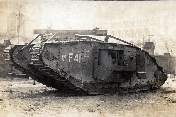 Riesiger Panzer des Ersten Weltkriegs