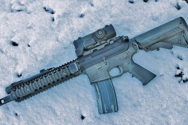 Штурмовая винтовка на снегу