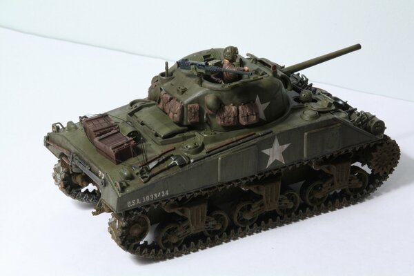 Игрушка модель танка м4 шерман среднего размера 