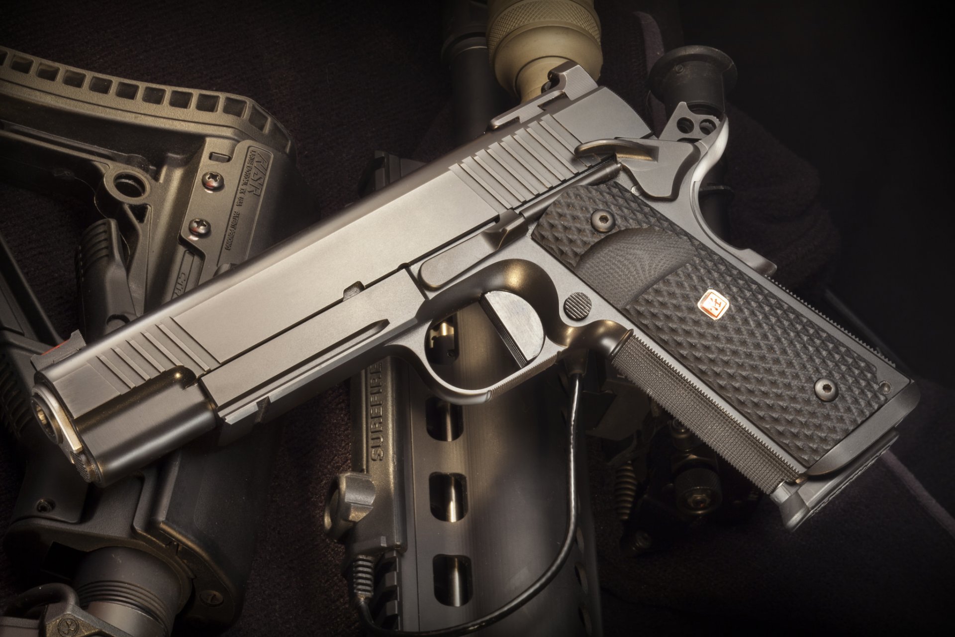 nighthawk sur mesure semi-automatique pistolet arme