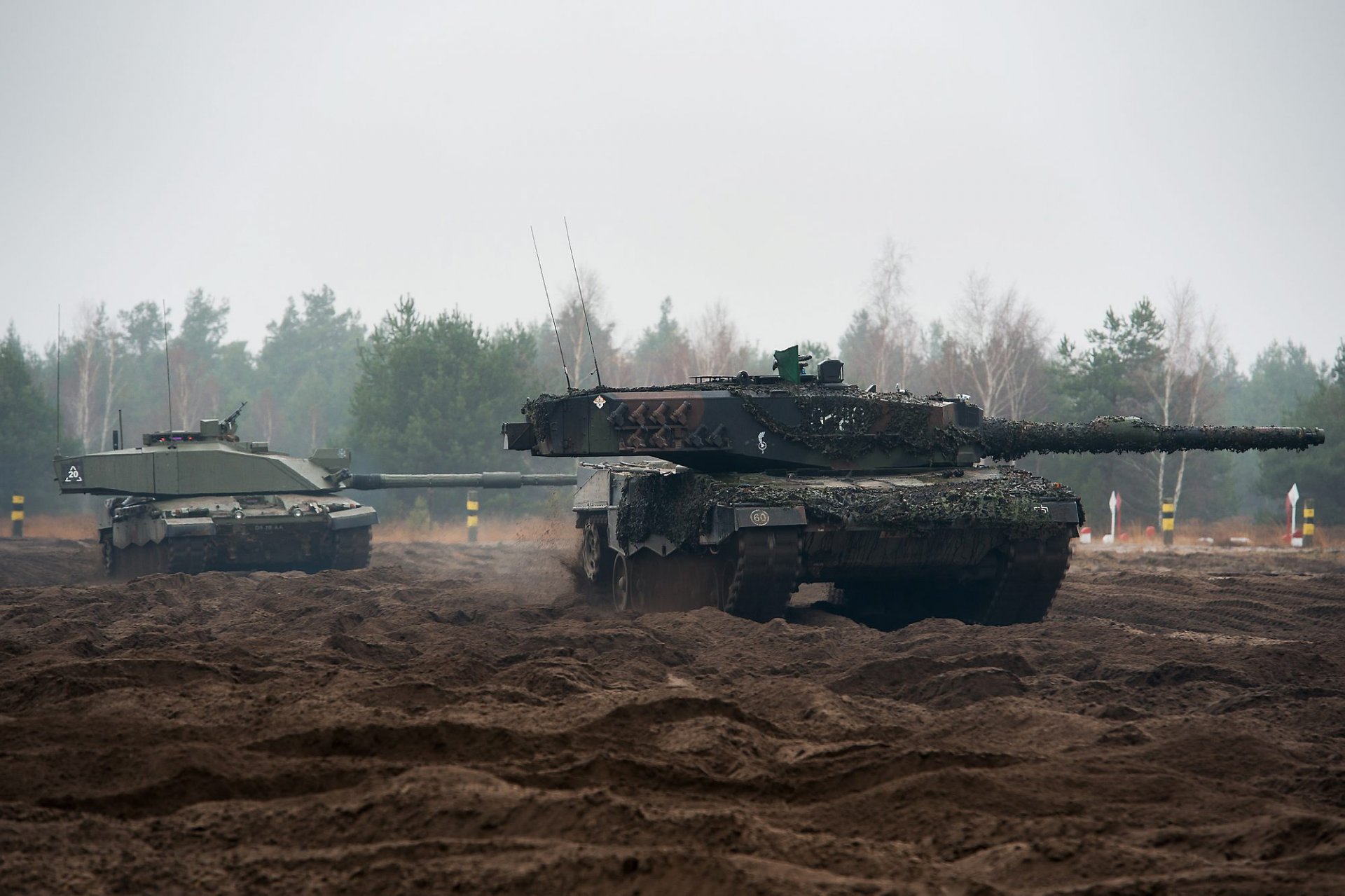 challenger2 leopard2 czołgi poligon pojazdy opancerzone