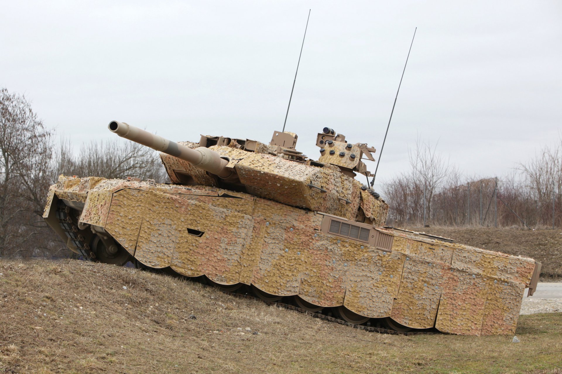 leopardo 2a7+ carro armato germania equipaggiamento militare veicoli blindati camouflage