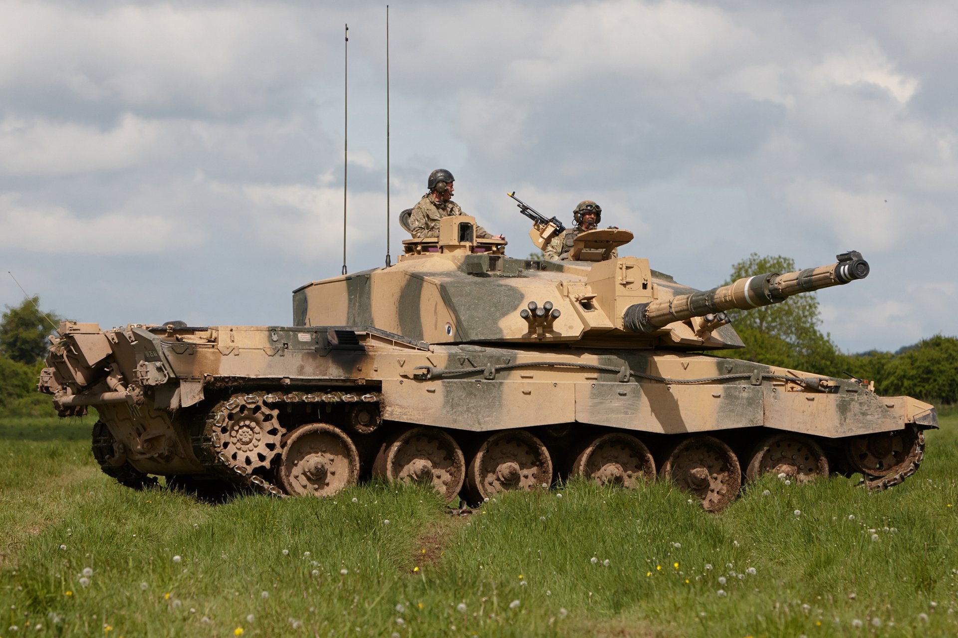 challenger 2 challenger 2 combat char