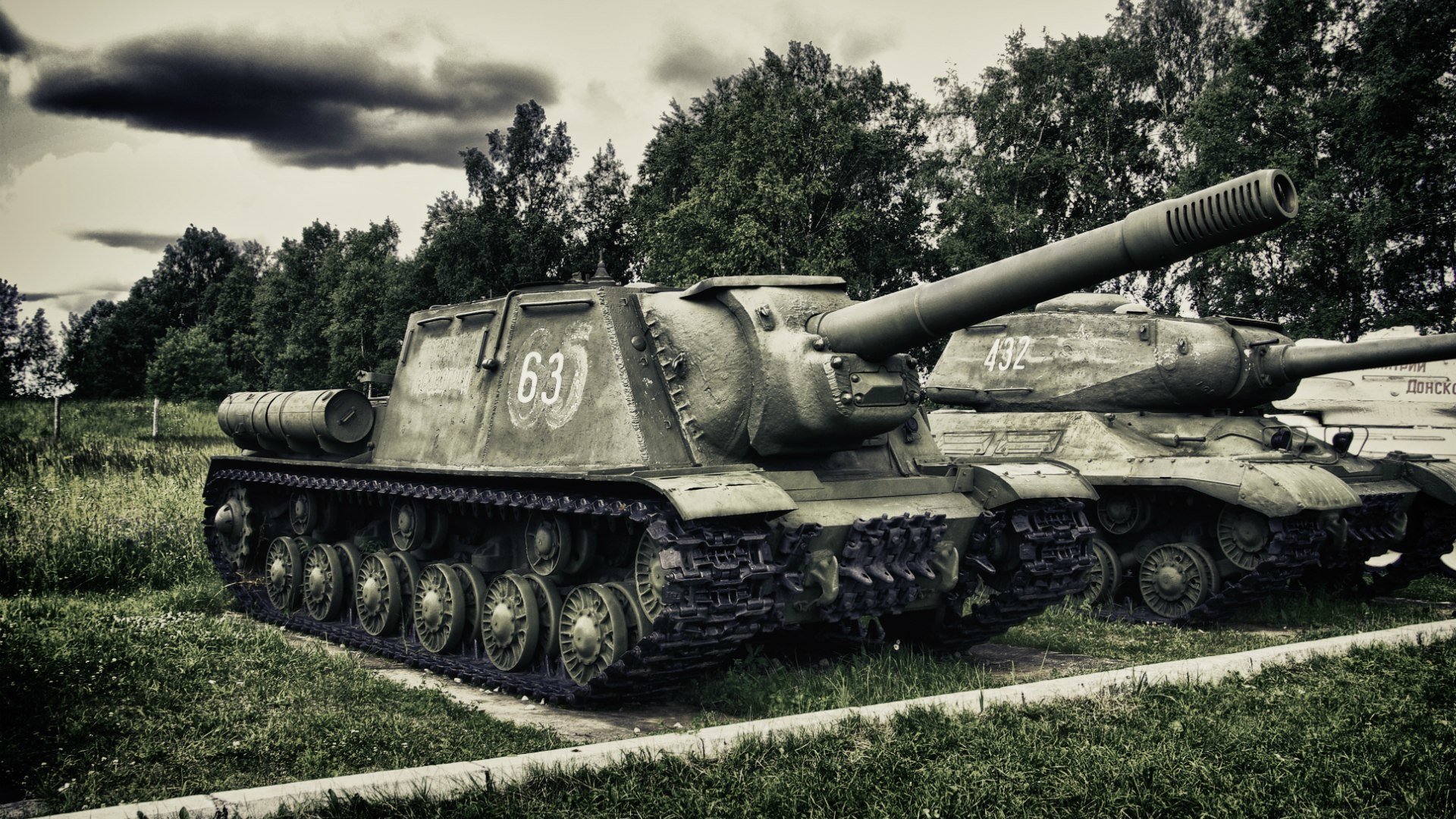 isu-152 johanniskraut sowjetisch selbstfahrend artillerie große installation vaterländisch krieg park museum wetter himmel wolken sowjetisch