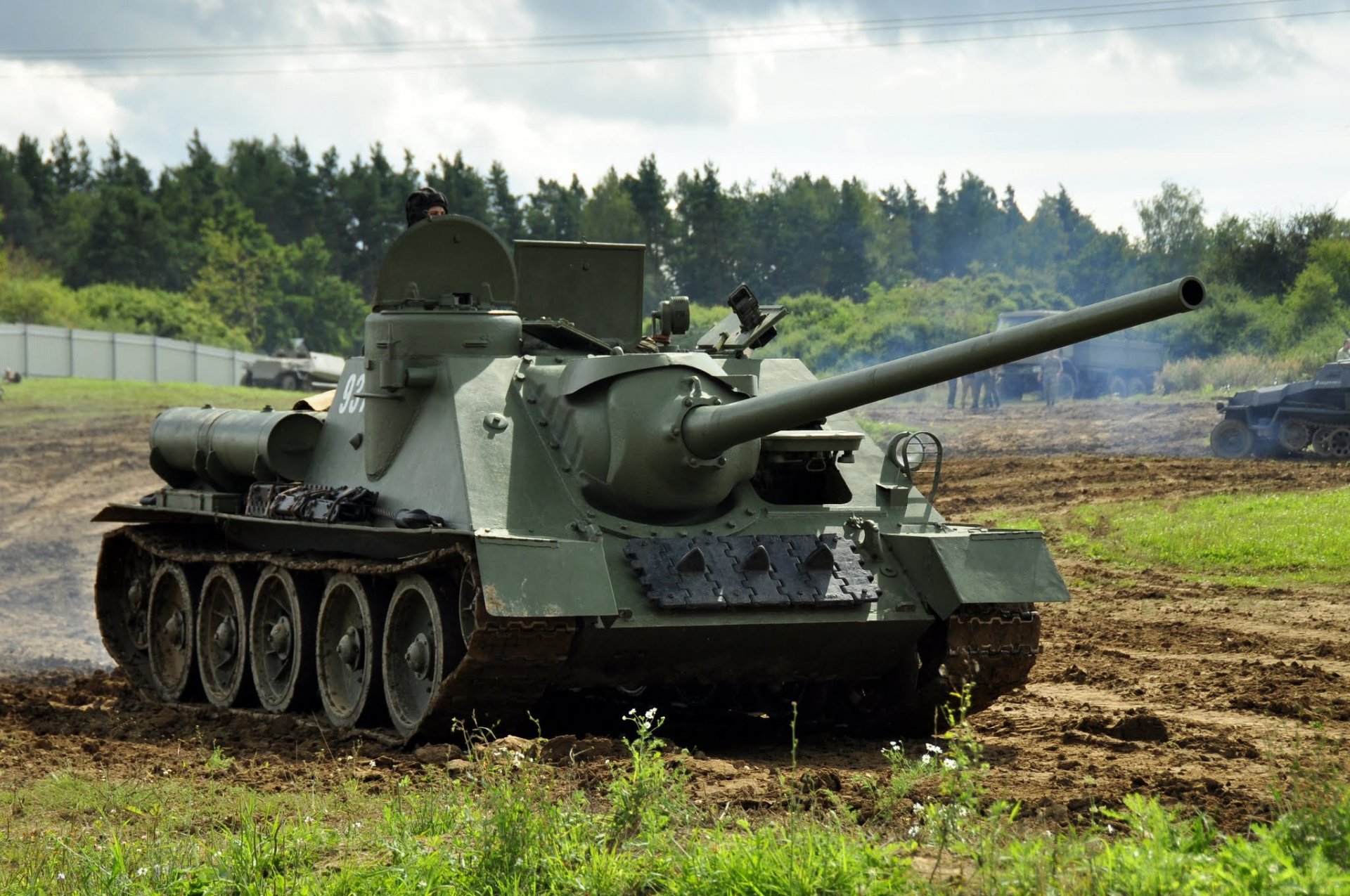 su-100 soviétique automoteur d artillerie installation acs période seconde guerre mondiale combattant chars